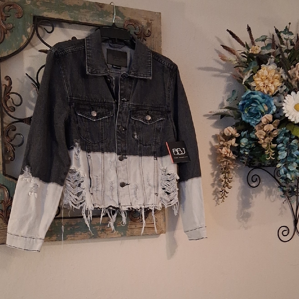 BBJ Los Angeles Women's Two-Tone Jean Jacket. NWT Size Medium - Picture 5 of 14